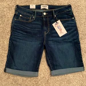 NWT Levi’s Women’s 9” Mid Rise Berm…